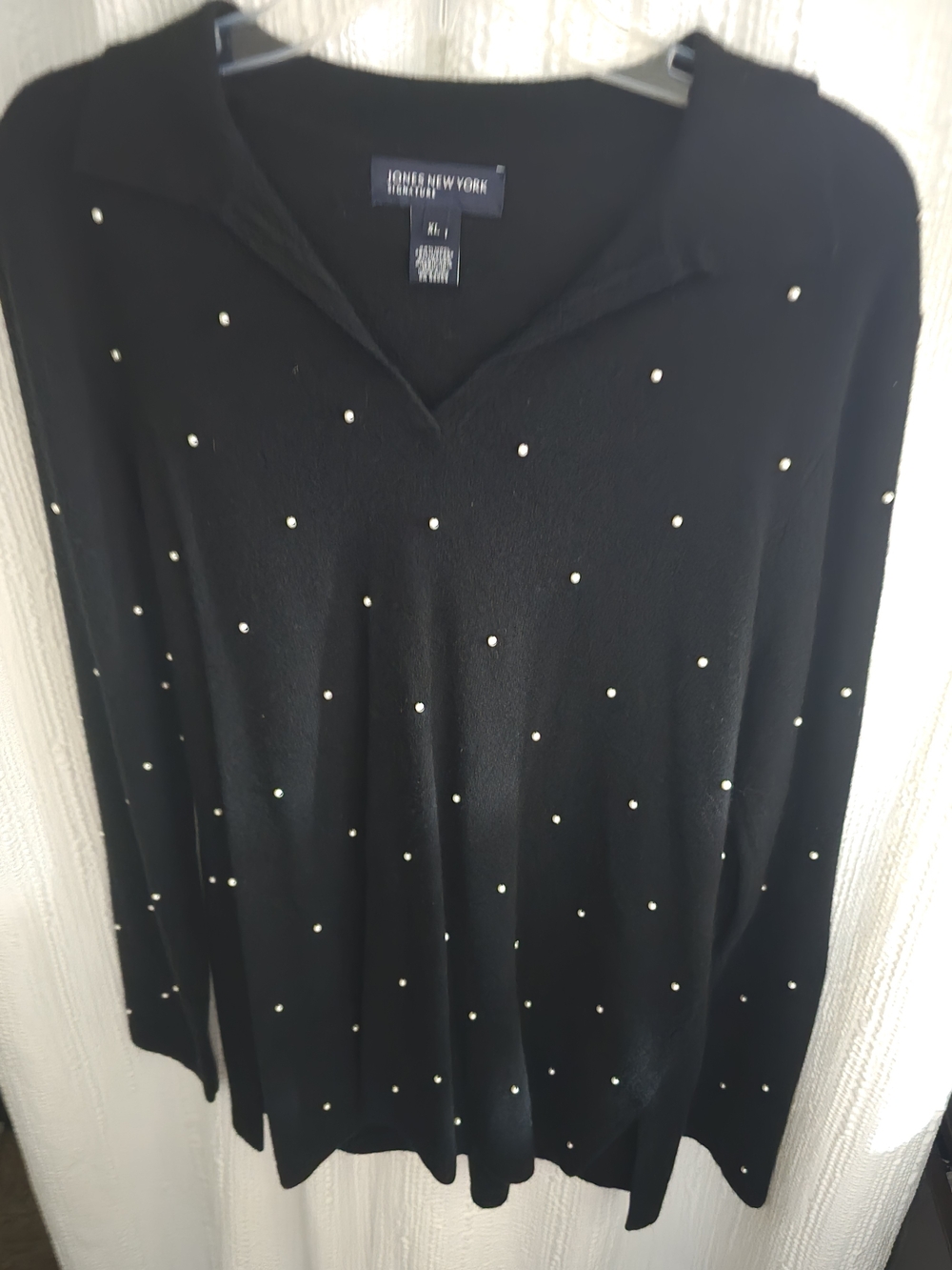 Womens XL Black Pearl-Studded V-Neck Sweater